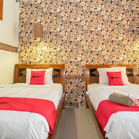 Reddoorz Plus @ Raya Senggigi Lombok Exterior photo