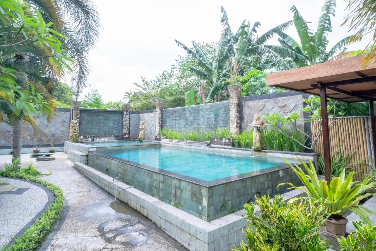 Reddoorz Plus @ Raya Senggigi Lombok Exterior photo