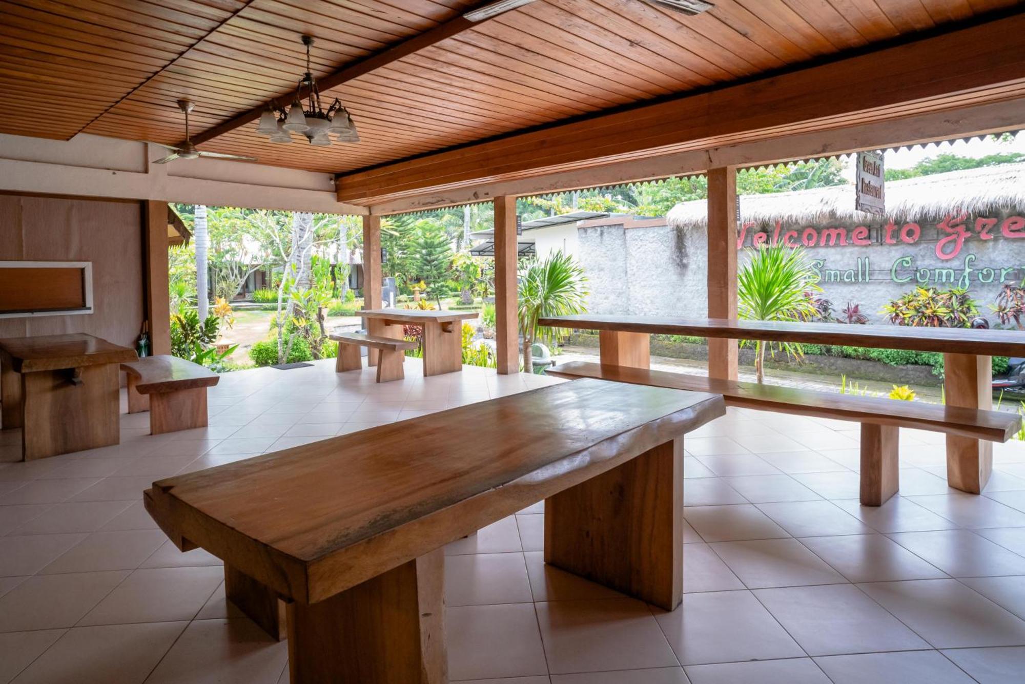 Reddoorz Plus @ Raya Senggigi Lombok Exterior photo