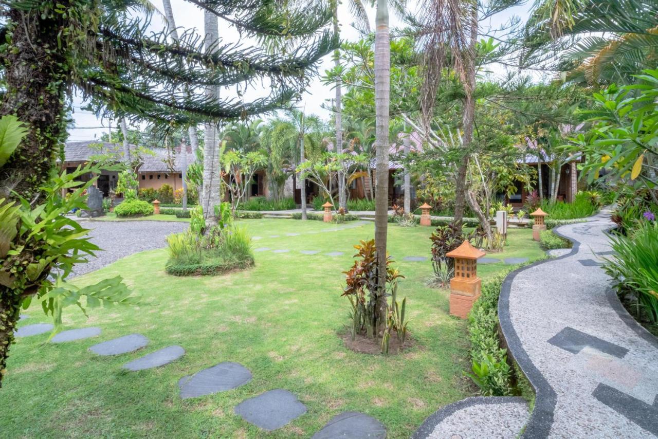 Reddoorz Plus @ Raya Senggigi Lombok Exterior photo