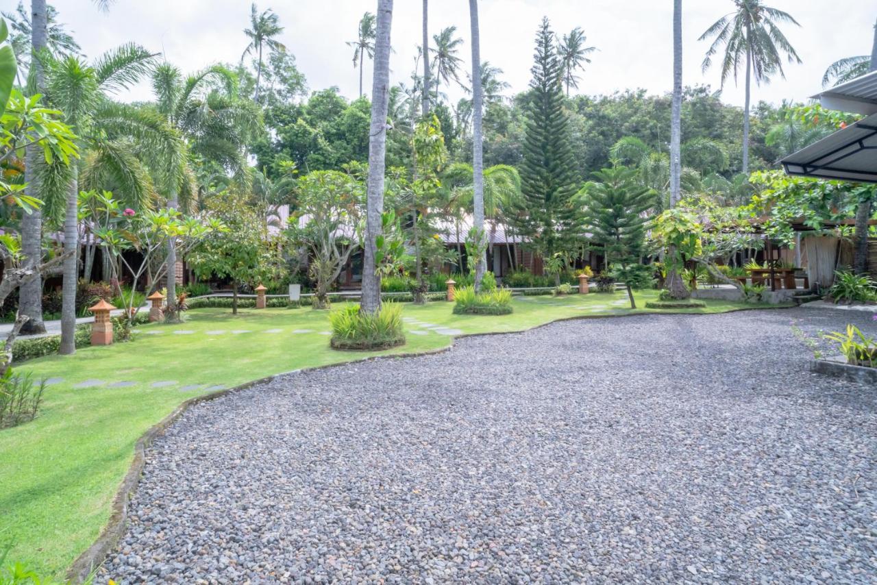 Reddoorz Plus @ Raya Senggigi Lombok Exterior photo