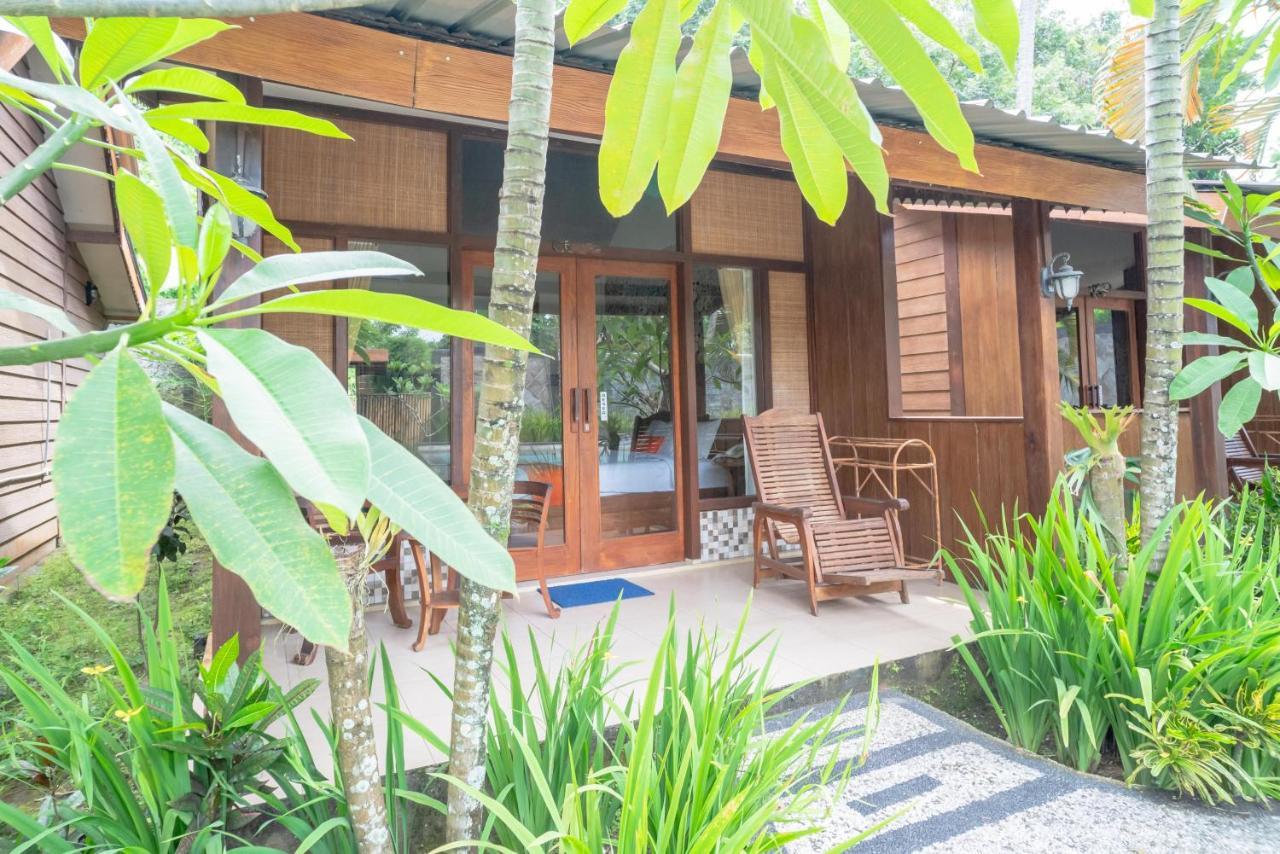 Reddoorz Plus @ Raya Senggigi Lombok Exterior photo