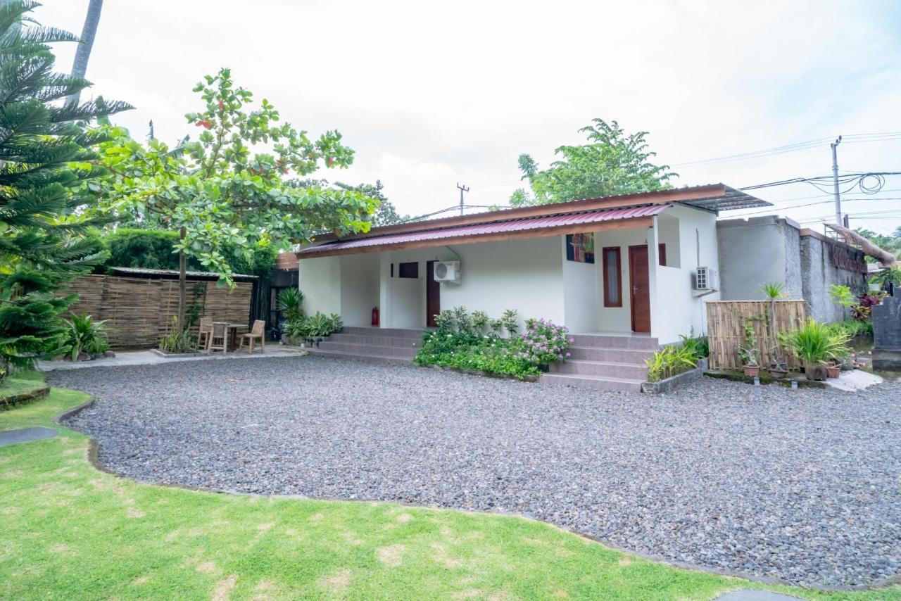 Reddoorz Plus @ Raya Senggigi Lombok Exterior photo