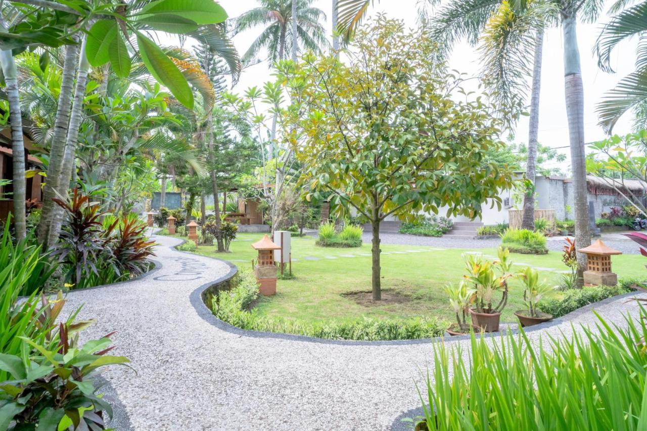 Reddoorz Plus @ Raya Senggigi Lombok Exterior photo