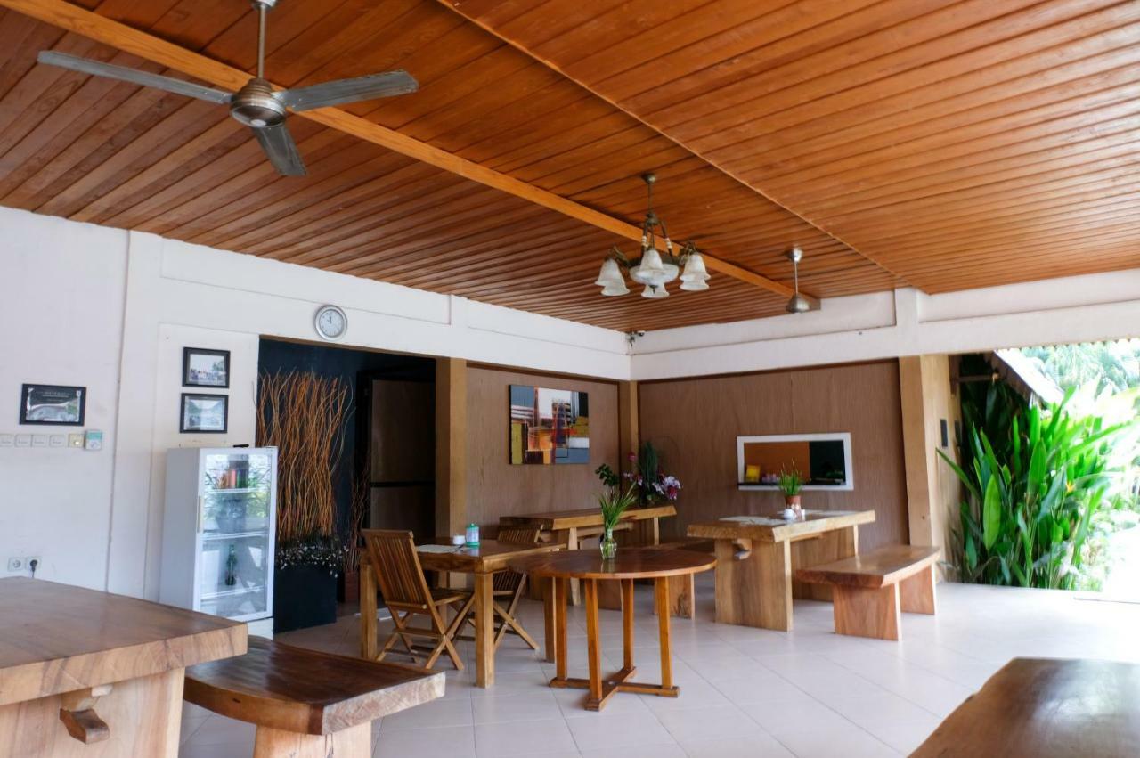 Reddoorz Plus @ Raya Senggigi Lombok Exterior photo