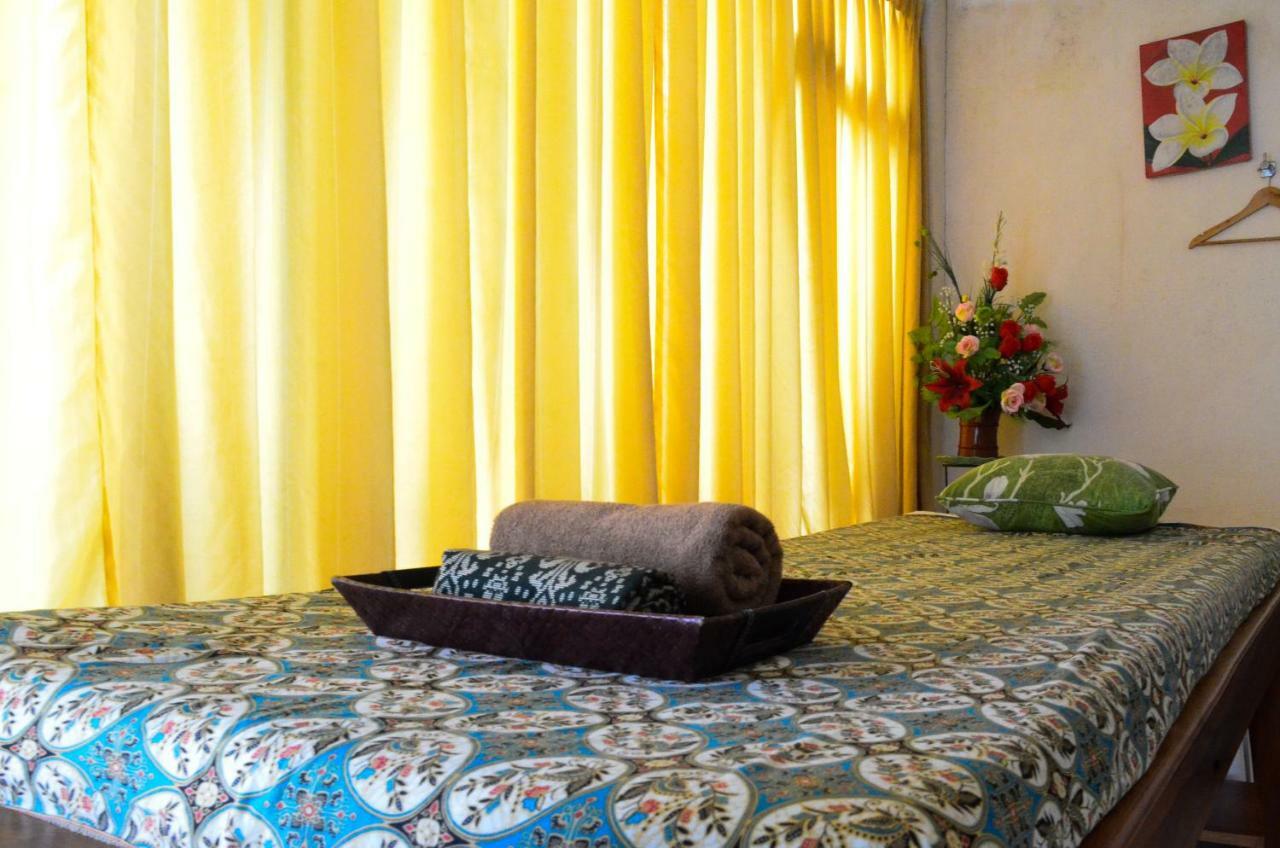 Reddoorz Plus @ Raya Senggigi Lombok Exterior photo